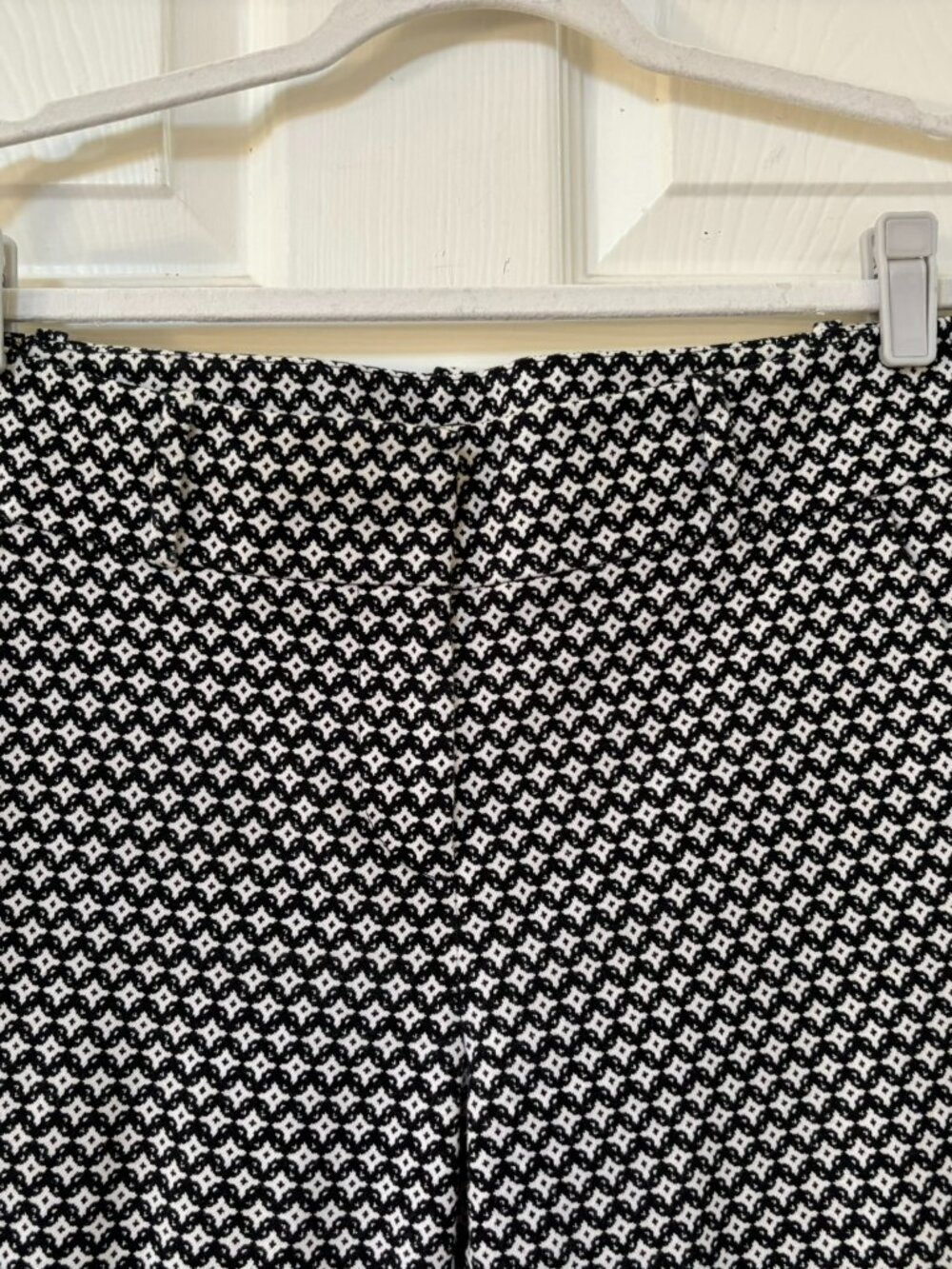 Ann Taylor Loft Marisa Black and White Geometric Print Skinny Ankle Pants 4 Tall - Picture 4 of 11